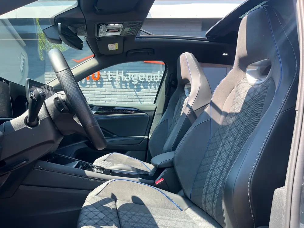 Volkswagen Tiguan 1.5 eHybrid R-Line pano trekh 1EIG 272PK N uit 2025, foto 13