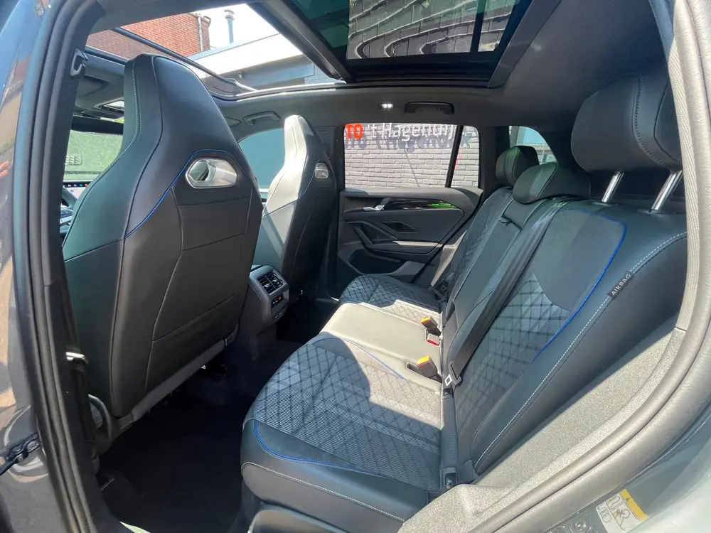 Volkswagen Tiguan 1.5 eHybrid R-Line pano trekh 1EIG 272PK N uit 2025, foto 15