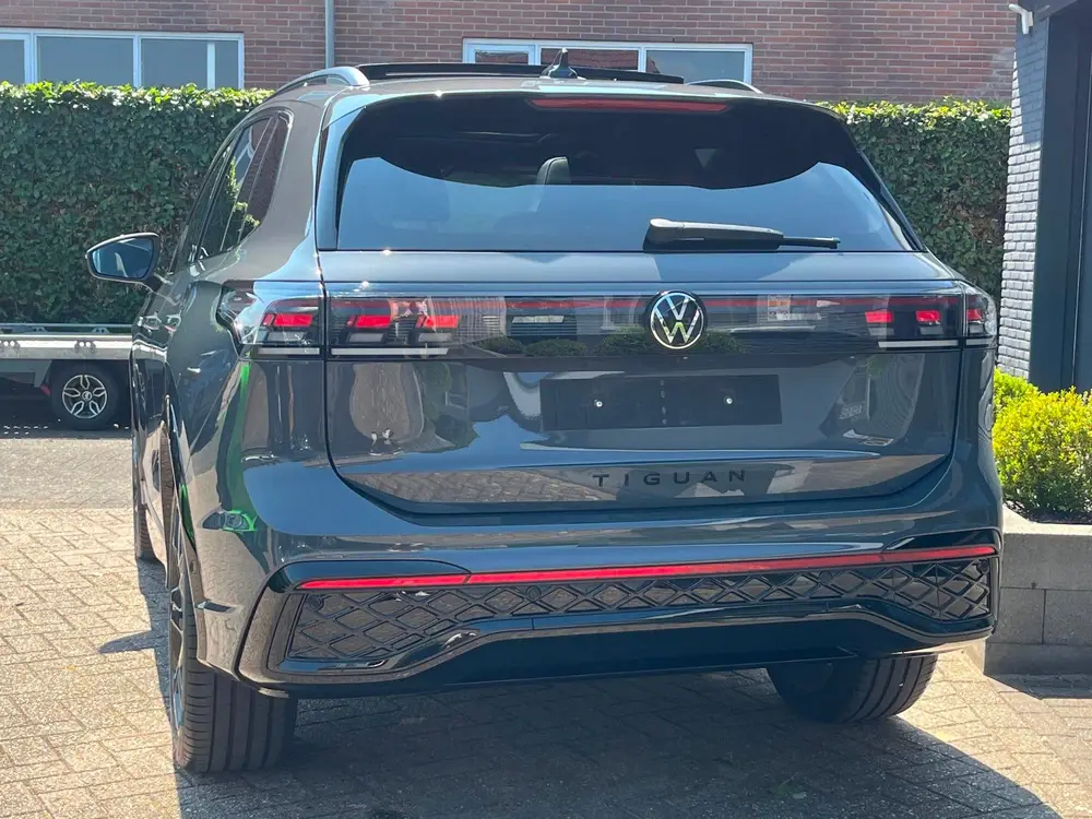 Volkswagen Tiguan 1.5 eHybrid R-Line pano trekh 1EIG 272PK N uit 2025, foto 6