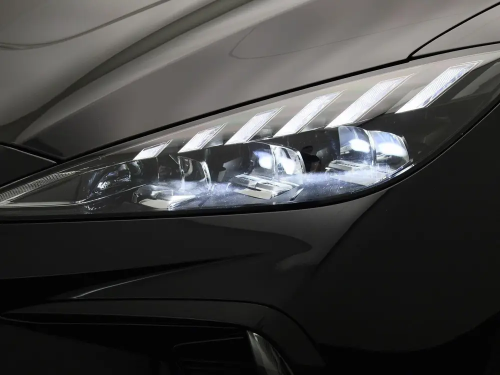 MG MG4 Long Range Luxury 64 kWh All-Season banden uit 2023, foto 15