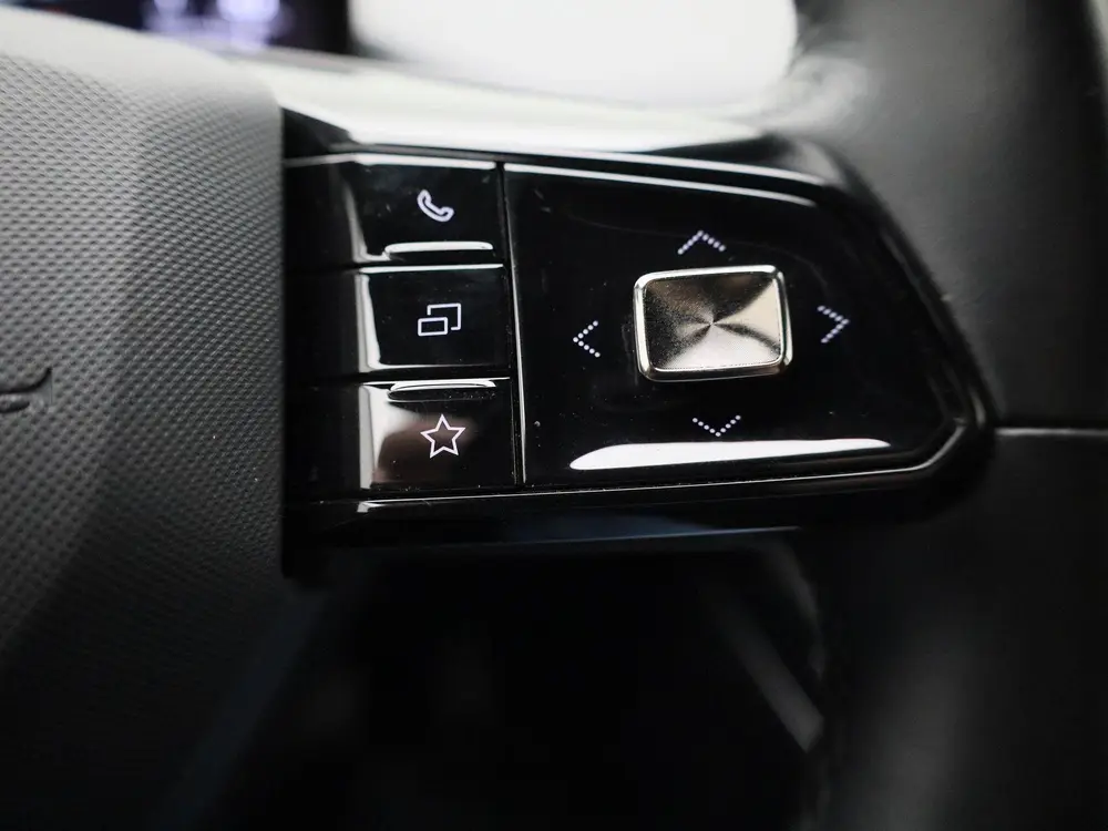 MG MG4 Long Range Luxury 64 kWh All-Season banden uit 2023, foto 18