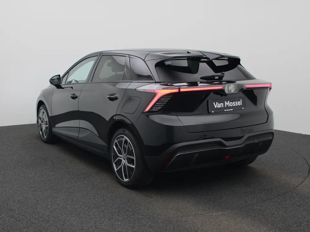 MG MG4 Long Range Luxury 64 kWh All-Season banden uit 2023, foto 2