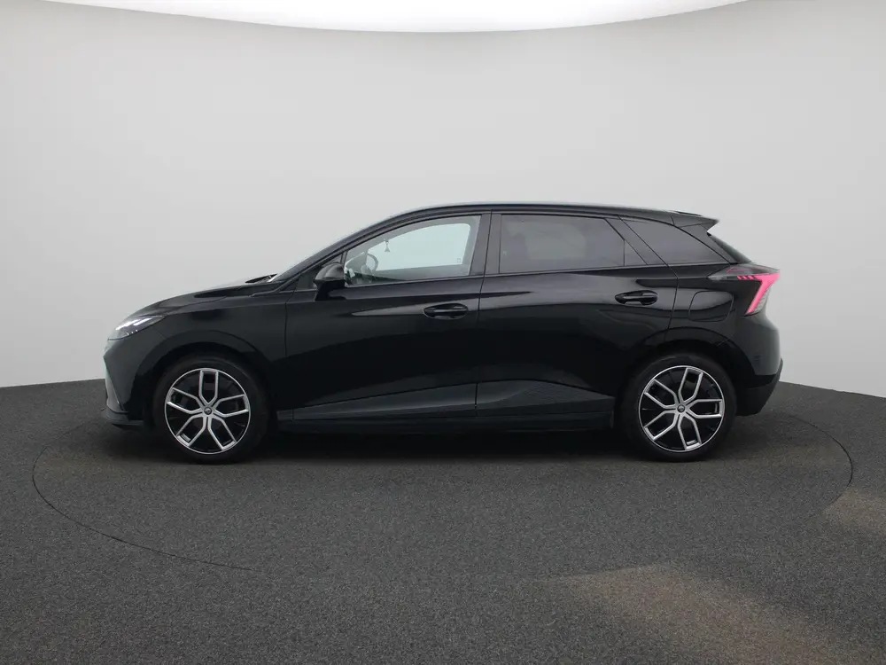 MG MG4 Long Range Luxury 64 kWh All-Season banden uit 2023, foto 4