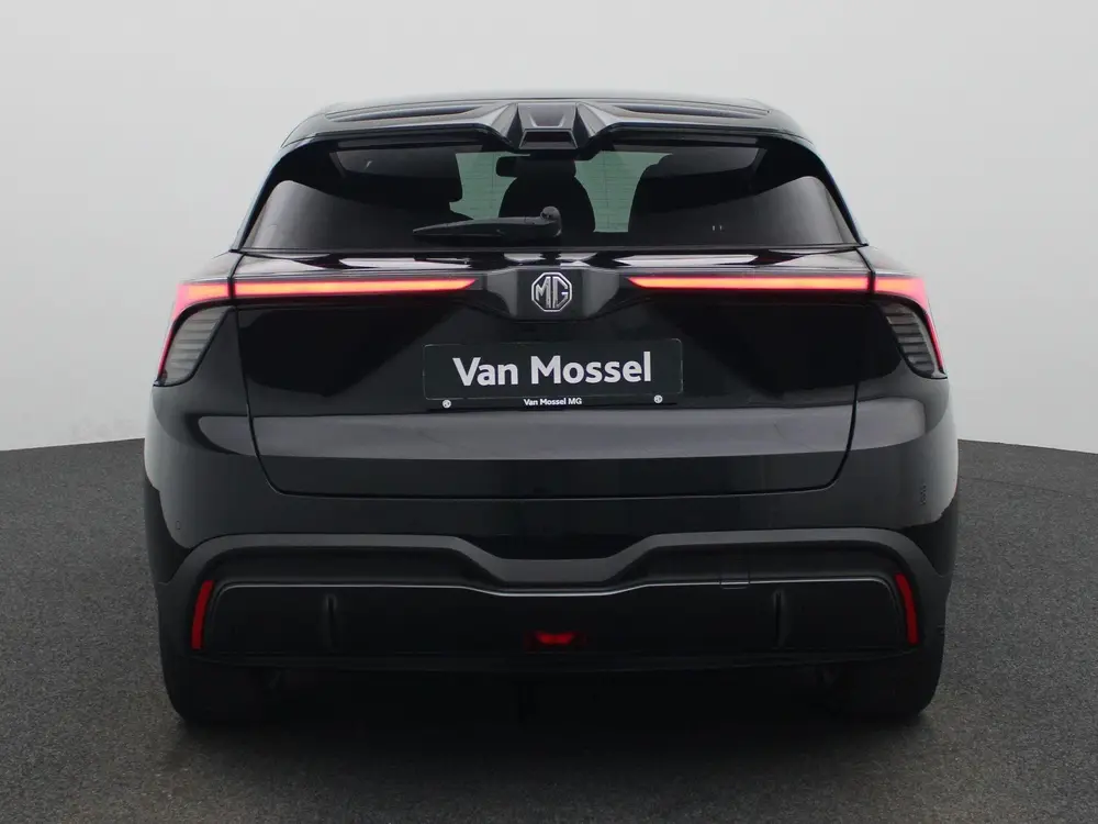 MG MG4 Long Range Luxury 64 kWh All-Season banden uit 2023, foto 5