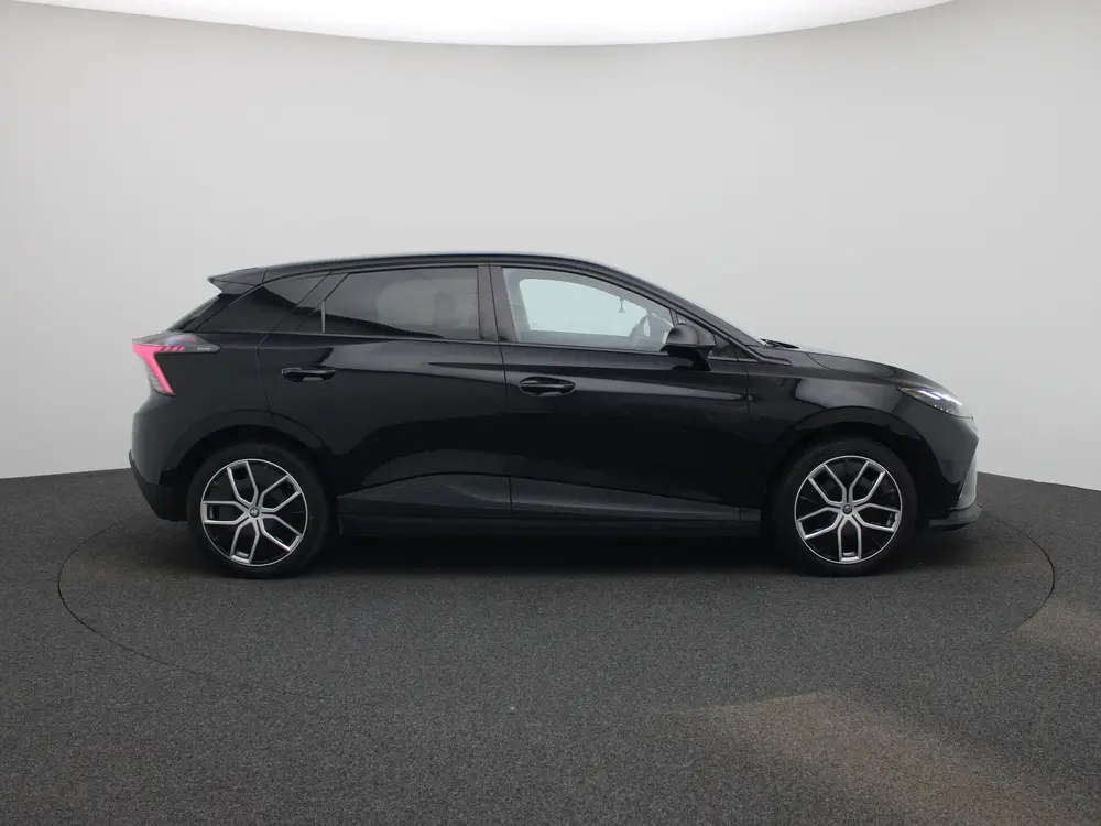 MG MG4 Long Range Luxury 64 kWh All-Season banden uit 2023, foto 6