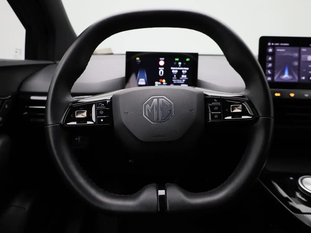 MG MG4 Long Range Luxury 64 kWh All-Season banden uit 2023, foto 7