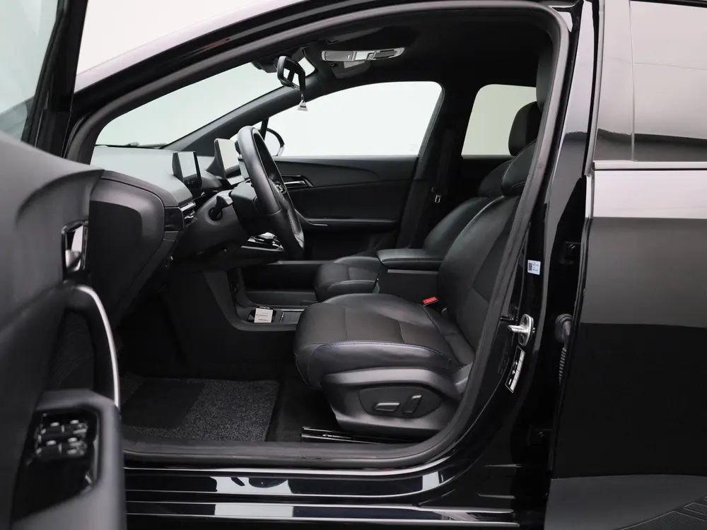 MG MG4 Long Range Luxury 64 kWh All-Season banden uit 2023, foto 9