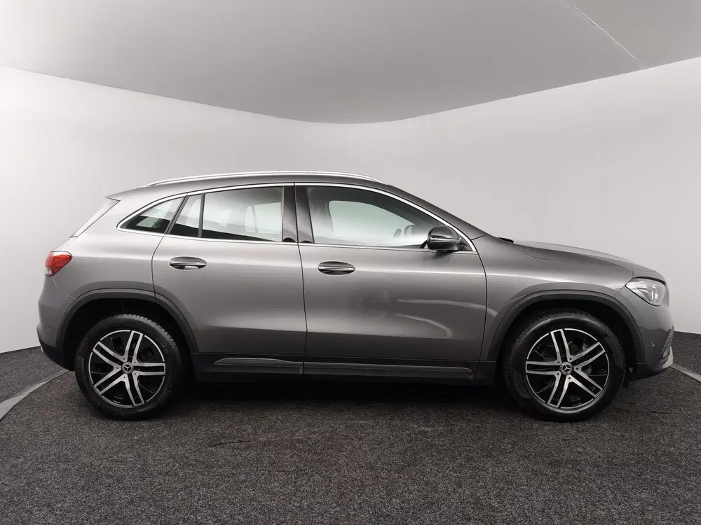 Mercedes-Benz GLA 180 Business Solution uit 2022, foto 16