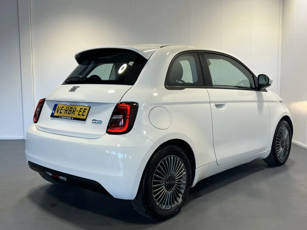 Fiat 500 Icon 42 kWh uit 2022, foto 2