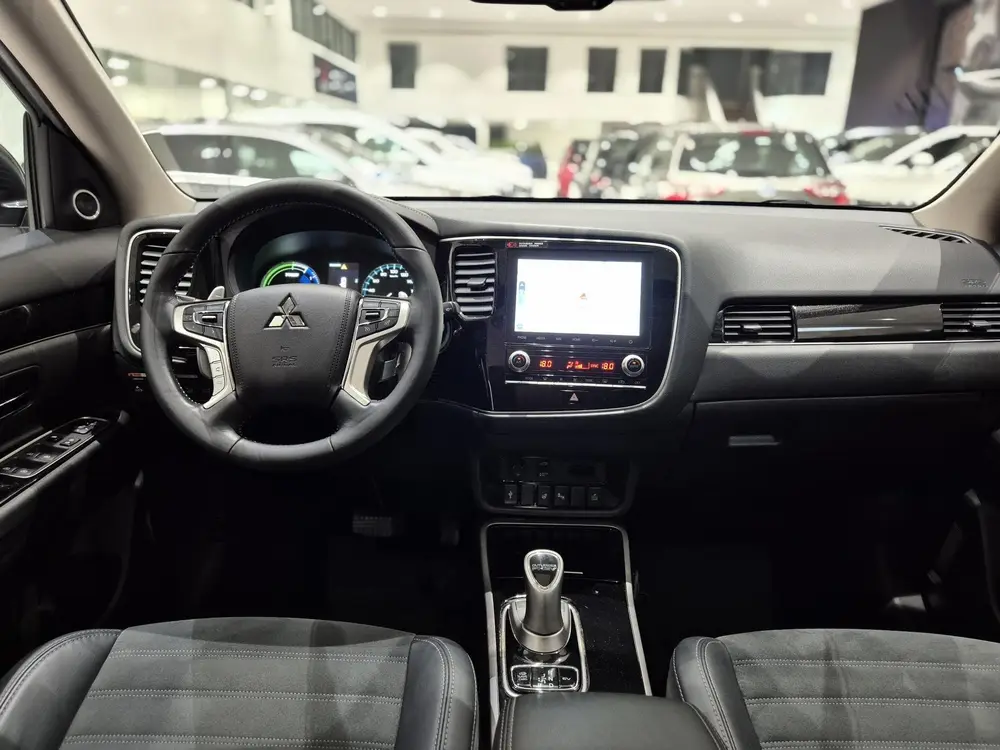 Mitsubishi Outlander 2.4 PHEV Intense+ uit 2021, foto 3