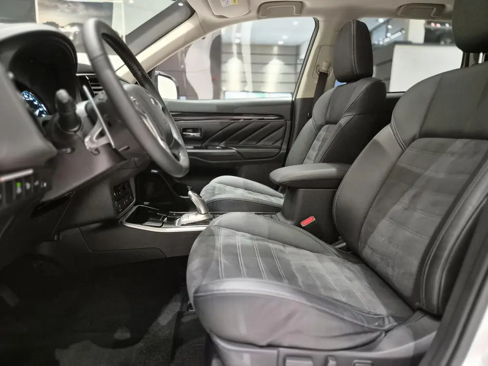 Mitsubishi Outlander 2.4 PHEV Intense+ uit 2021, foto 6