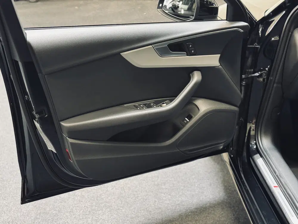 Audi A4 35 TFSI S edition S-Line uit 2022, foto 12