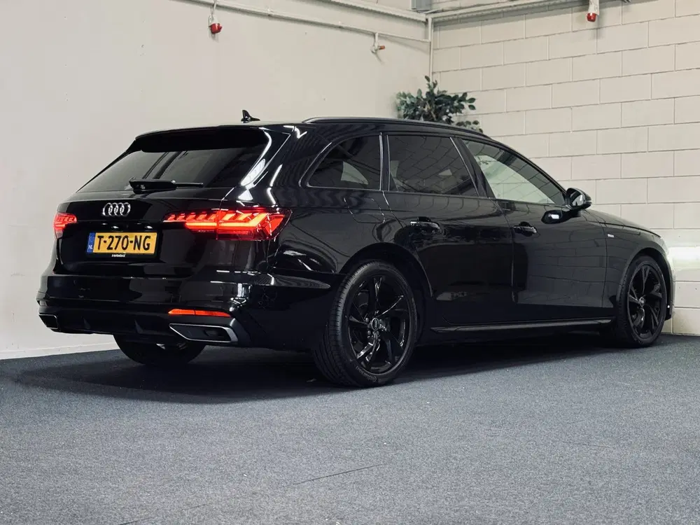 Audi A4 35 TFSI S edition S-Line uit 2022, foto 2