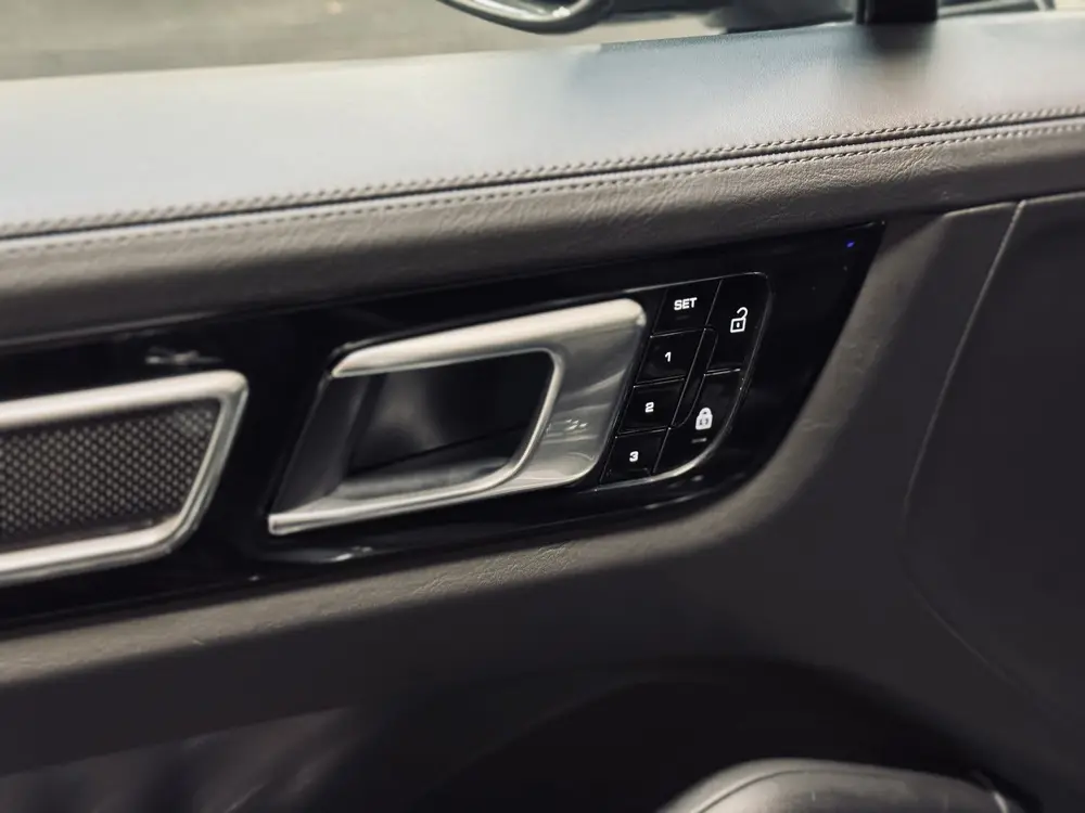 Porsche Cayenne 3.0 E-Hybrid uit 2021, foto 11