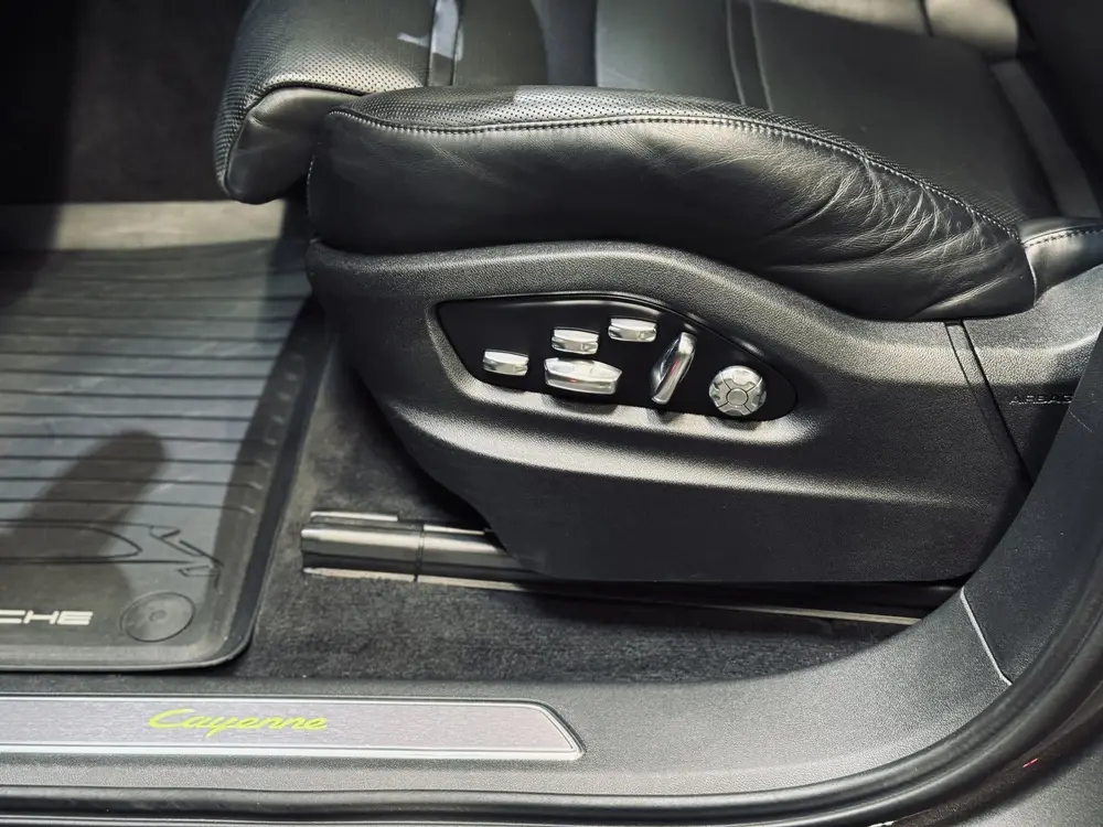 Porsche Cayenne 3.0 E-Hybrid uit 2021, foto 13