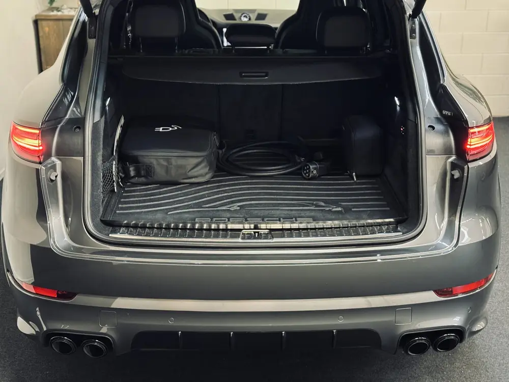 Porsche Cayenne 3.0 E-Hybrid uit 2021, foto 6