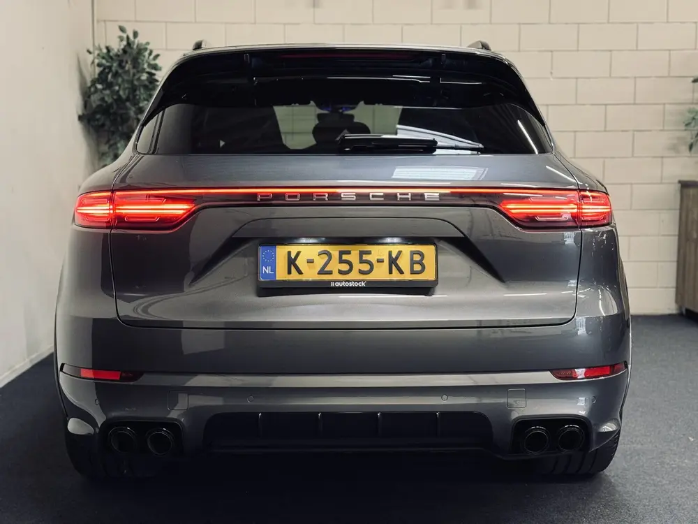 Porsche Cayenne 3.0 E-Hybrid uit 2021, foto 8