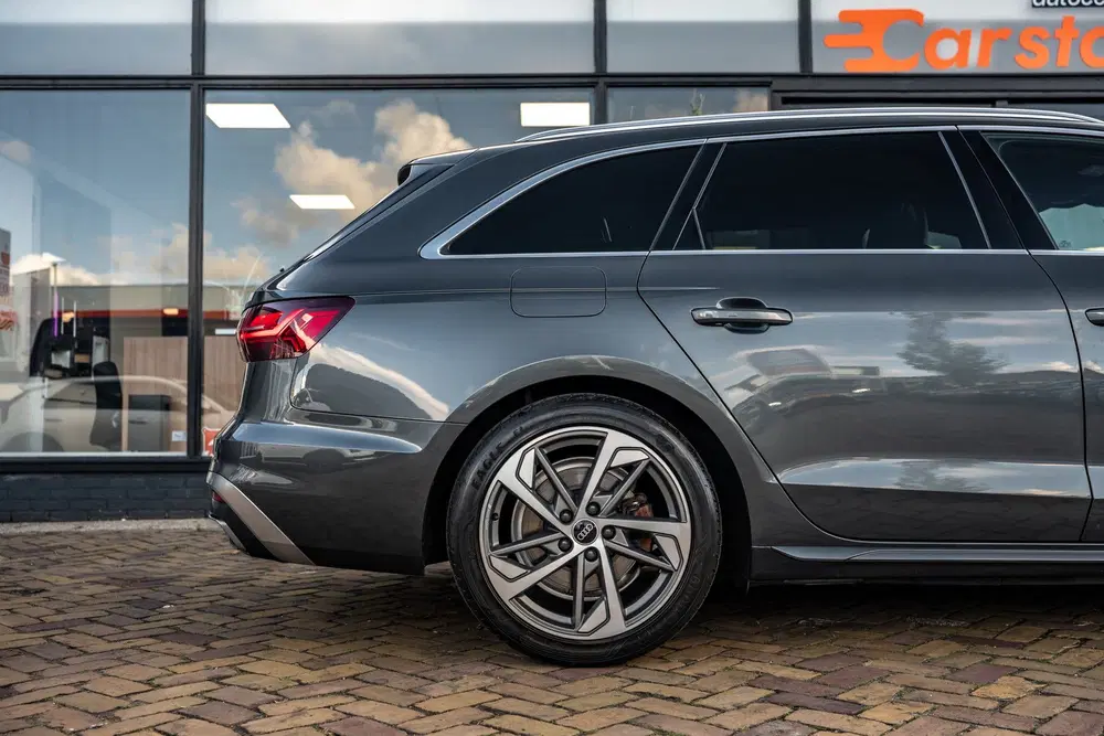 Audi A4 35 TFSI S edition uit 2021, foto 7