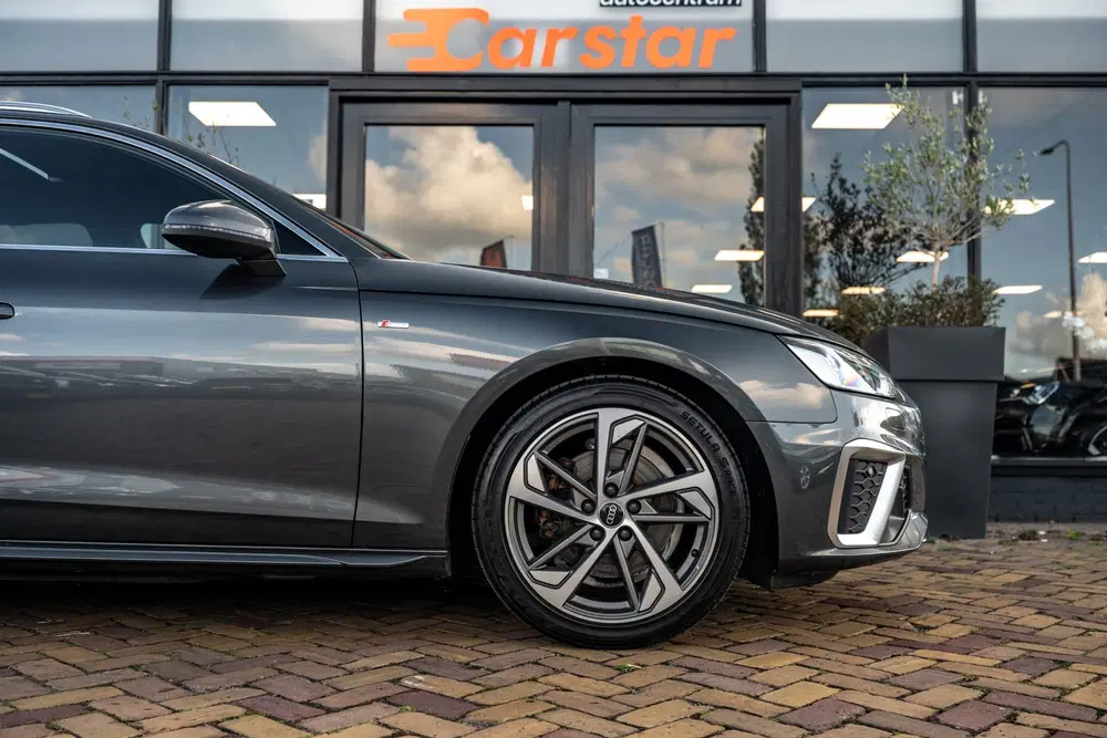 Audi A4 35 TFSI S edition uit 2021, foto 8