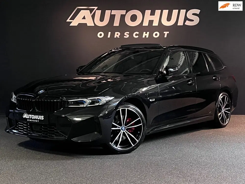 BMW 3-serie 330e xDrive High Executive Edition M Pan uit 2022