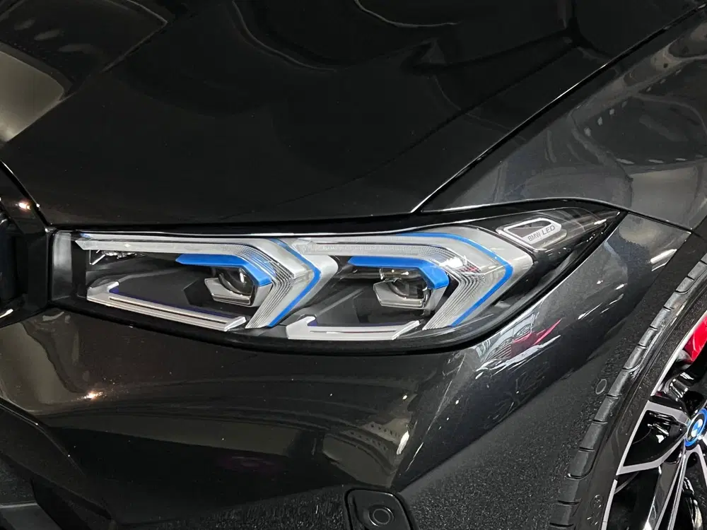 BMW 3-serie 330e xDrive High Executive Edition M Pan uit 2022, foto 11