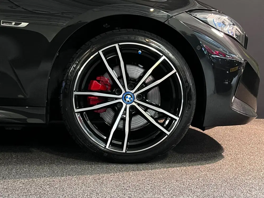 BMW 3-serie 330e xDrive High Executive Edition M Pan uit 2022, foto 12