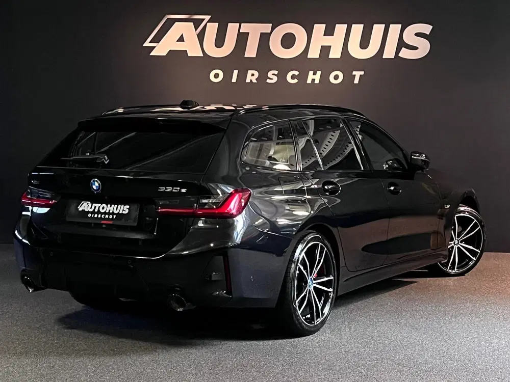 BMW 3-serie 330e xDrive High Executive Edition M Pan uit 2022, foto 2