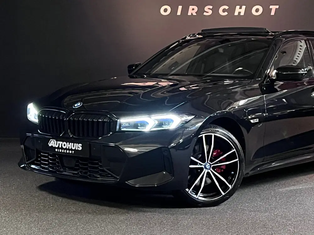 BMW 3-serie 330e xDrive High Executive Edition M Pan uit 2022, foto 3