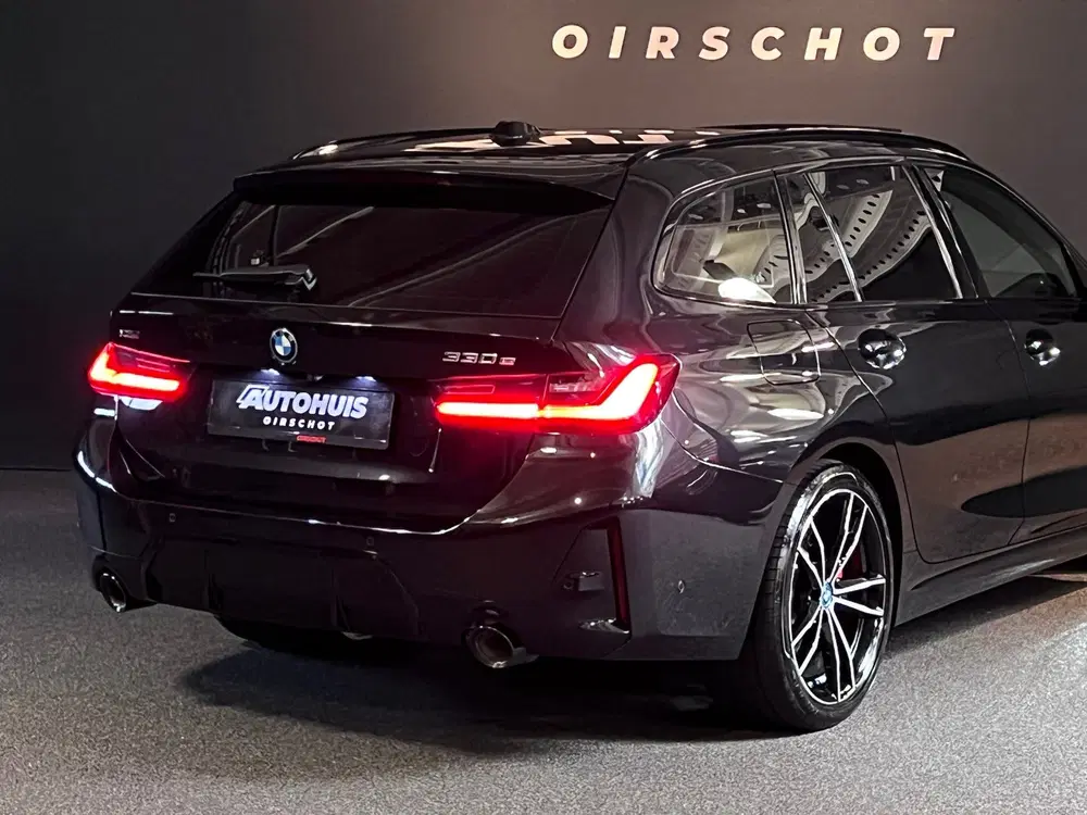 BMW 3-serie 330e xDrive High Executive Edition M Pan uit 2022, foto 4