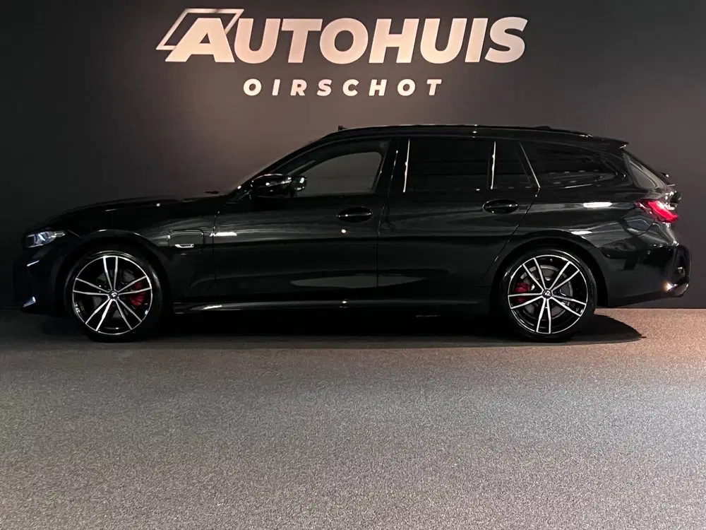 BMW 3-serie 330e xDrive High Executive Edition M Pan uit 2022, foto 5