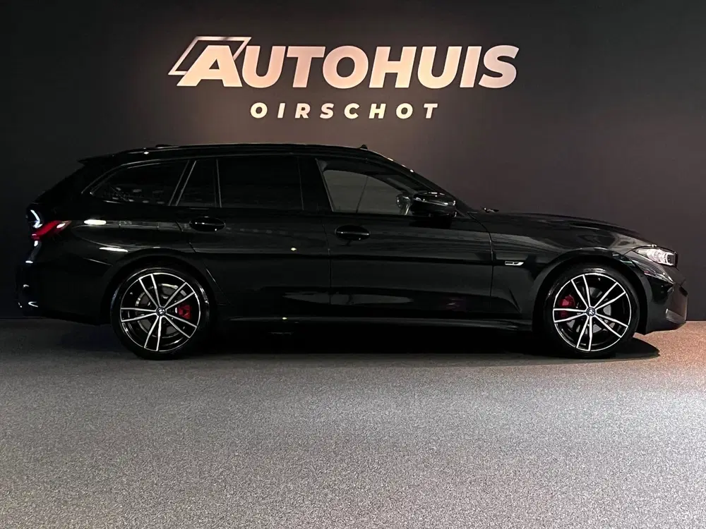 BMW 3-serie 330e xDrive High Executive Edition M Pan uit 2022, foto 6