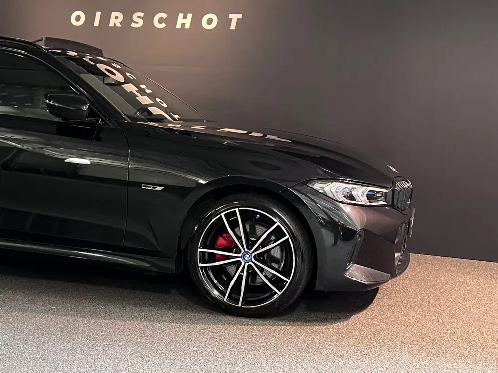 BMW 3-serie 330e xDrive High Executive Edition M Pan uit 2022, foto 9