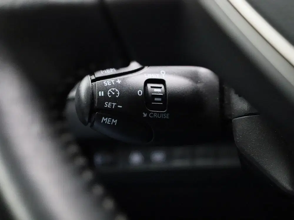 Peugeot 2008 1.2 Puretech 96kW S&S Allure uit 2021, foto 19
