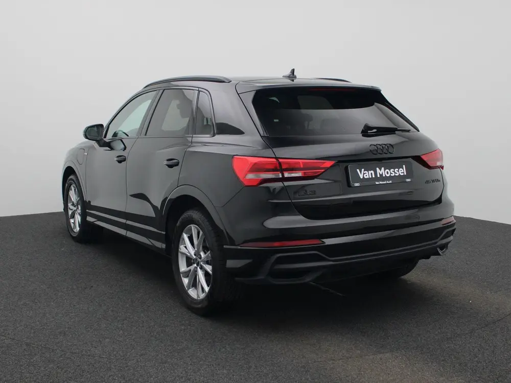 Audi Q3 45 TFSI e S tronic S Line uit 2023, foto 2