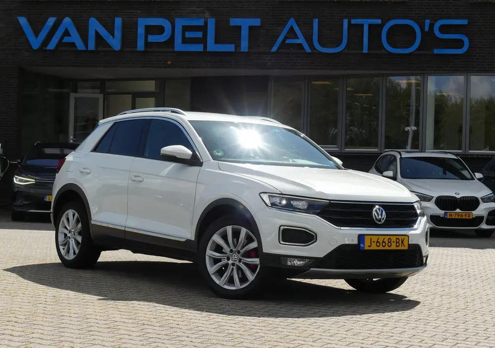 Volkswagen T-Roc 1.5 TSI DSG 150pk Sport Plus / 18"inch / Fu uit 2020