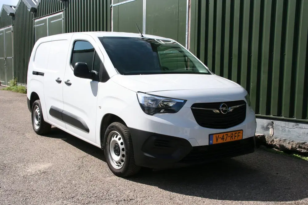 Opel Combo 1.5D L2H1 HEAVY 102 PK uit 2023, foto 2