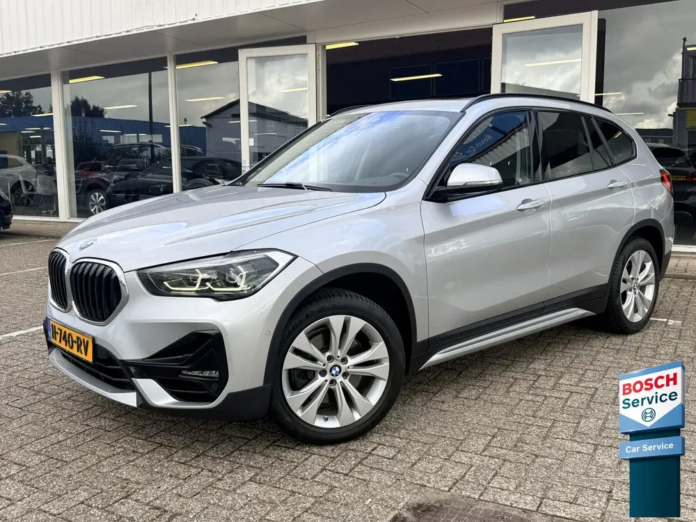 BMW X1 xDrive20i High Executive | Afn. trekhaak | Pano | LED uit 2019
