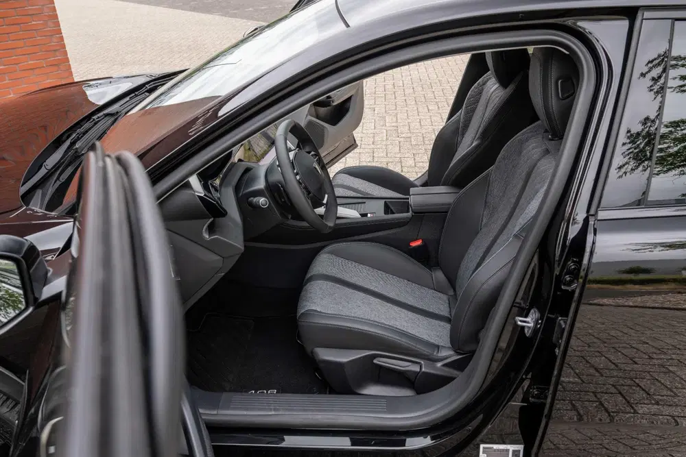 Peugeot 408 1.2 PureTech Allure Pack 130 EAT8 Camera O uit 2023, foto 10
