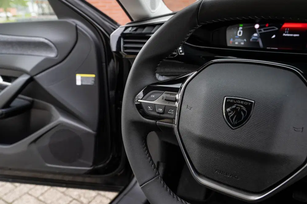 Peugeot 408 1.2 PureTech Allure Pack 130 EAT8 Camera O uit 2023, foto 13