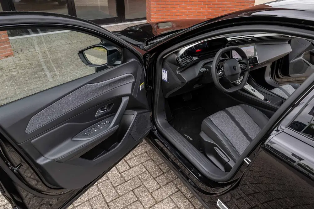 Peugeot 408 1.2 PureTech Allure Pack 130 EAT8 Camera O uit 2023, foto 3