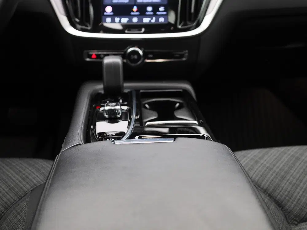 Volvo V60 2.0 T6 Plug-in hybrid AWD Essential Bright uit 2023, foto 10