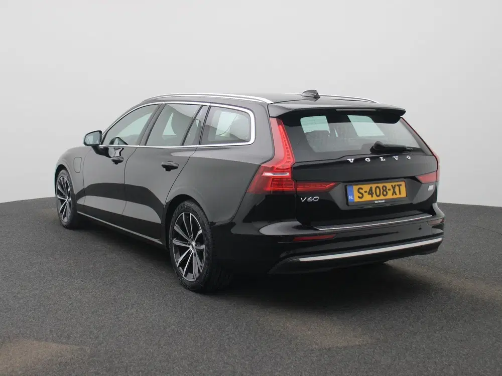 Volvo V60 2.0 T6 Plug-in hybrid AWD Essential Bright uit 2023, foto 2