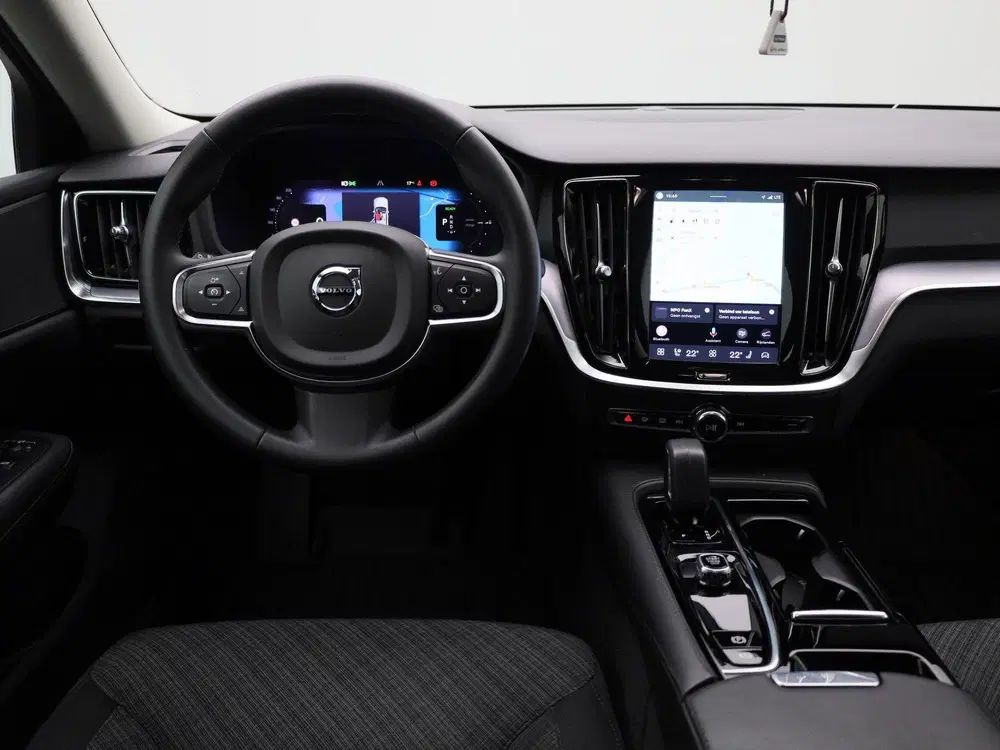 Volvo V60 2.0 T6 Plug-in hybrid AWD Essential Bright uit 2023, foto 7