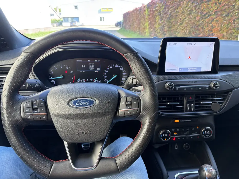 Ford Focus Wagon 1.0 EcoBoost ST Line Business / NAVI / CRUI uit 2019, foto 17