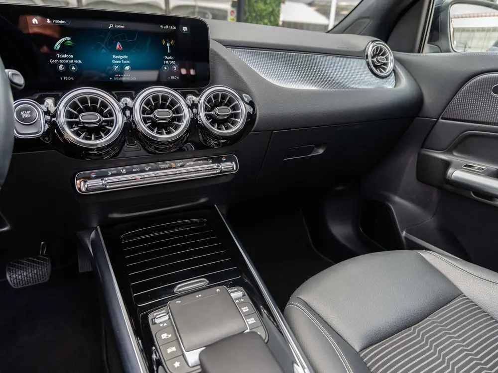 Mercedes-Benz EQA 250+ Luxury Line 71 kWh uit 2022, foto 2