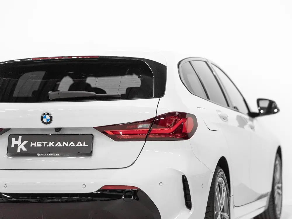 BMW 1-serie 118i High Executive M-Pakket Stoelv Cam Cr uit 2020, foto 10