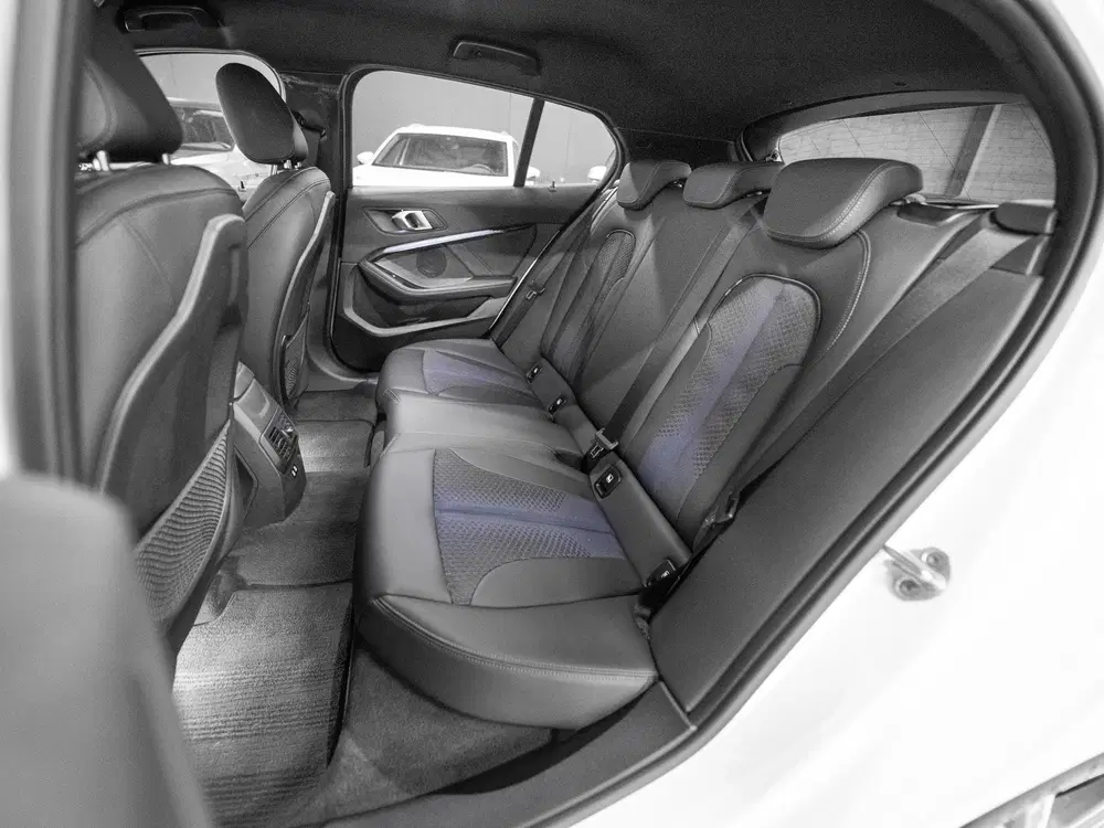 BMW 1-serie 118i High Executive M-Pakket Stoelv Cam Cr uit 2020, foto 14