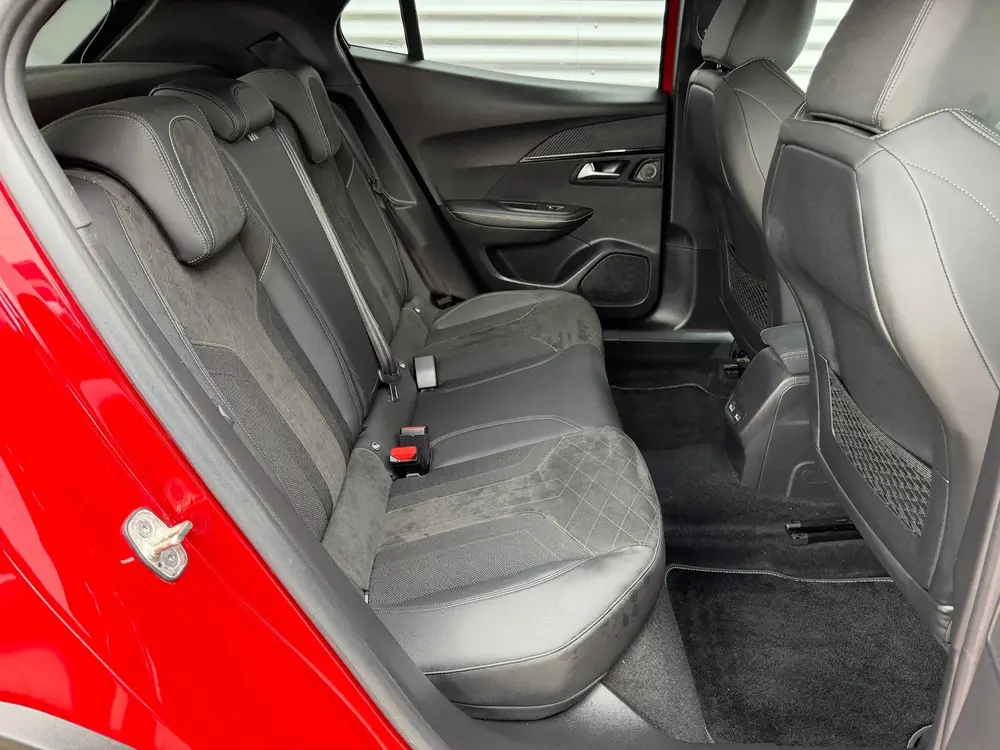 Peugeot 2008 1.2 156pk GT automaat [ Slechts 16388 km ] uit 2020, foto 11