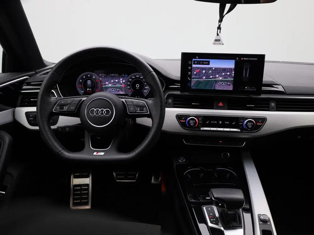 Audi A4 2.0 40 TFSI S edition Competition uit 2024, foto 3