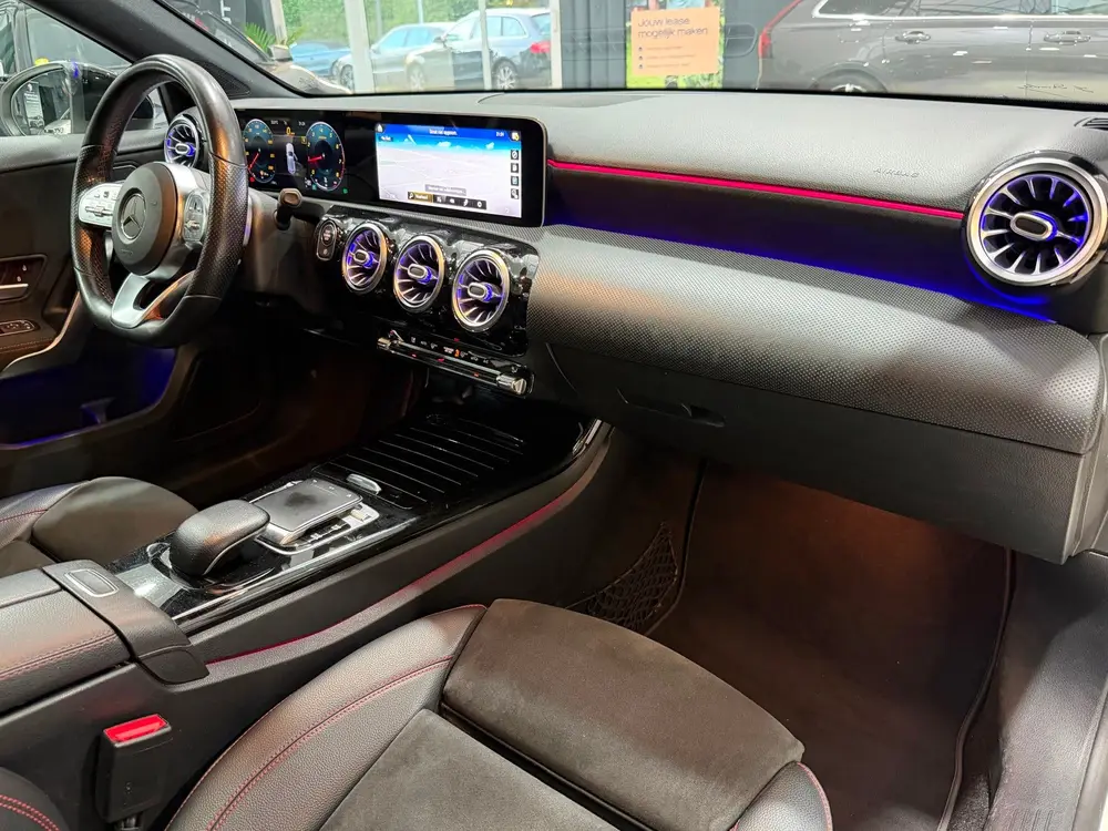 Mercedes-Benz A-Klasse 200 Premium Plus AMG|PANO|Sfeer|CAM|D uit 2019, foto 15